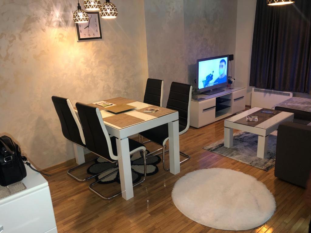 Apartman Kraljevi Cardaci Sadikovic Sa Garazom Kopaonik Buitenkant foto